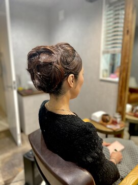 ベルトオブヴィーナス(Belt of venus) 華やかエレガントアップスタイル