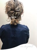 ハーフアップ 結婚式 お呼ばれヘア 大人ヘアくずしアレンジ