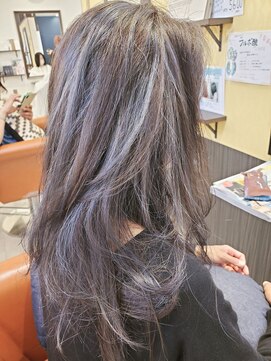 スリービープラス(3beplus) メッシュ＆アッシュシルバーの彩度抜群の「アディクシーカラー」