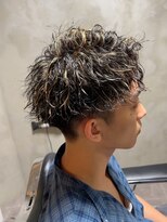 ディスイズバーバーサード(THIS IS BARBER 3rd)&nbsp;ツーブロック　波巻き　ツイスト　スパイラルパーマ