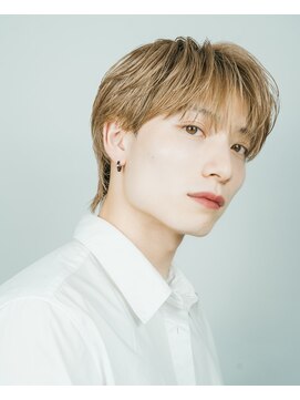 オーシャントーキョー(OCEAN TOKYO) 韓国ヘアカルマパーマカルマバングセンターパート金髪ウルフ