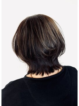 フォルビチーナ ドゥエ(FORBICINA DUE) 寒色くびれボブ