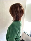 外ハネショートウルフ　ひし形シルエット