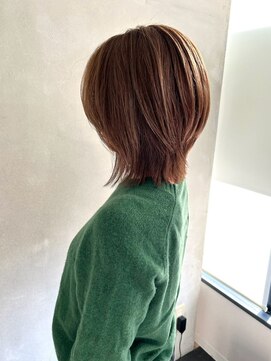 フェアリーテール 高坂店 外ハネショートウルフ　ひし形シルエット