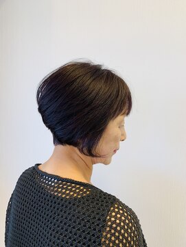 アンベリール(Embellir) ステップボーンカットでつくるミディアムボブ