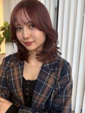 【MOMONE】ミディアムレイヤーカットワインレッド表参道20代