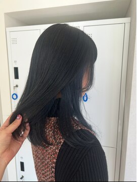 プリンプ トータルビューティ(PRIMP.total beauty) ブルーブラック　暗髪　グレーカラー　インナーカラー