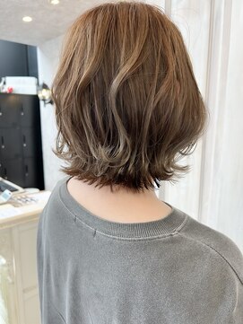キャアリー(Caary) 福山市美容室Caaryボブレイヤーボブ透明感カーキベージュカラー