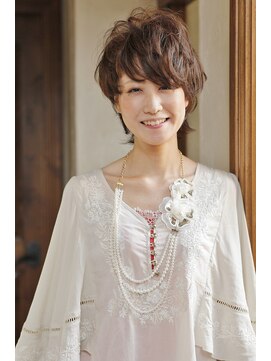 クルーブラン(CouLeur blanc) 無造作な動きでやわらかい、ショートマッシュ。