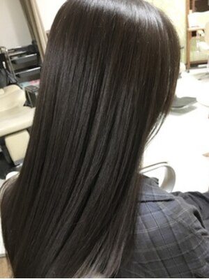 髪へのダメージを抑えながらの施術で、根元から毛先までアイロンいらずのツヤサラhairへ導きます☆