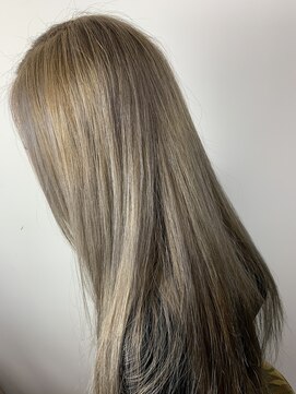 ヘアメイク Y-21 青葉台店 スーパーロング　×　ペールブロンド