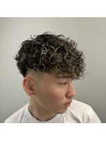 フライ 東通り店(Frei)&nbsp;スペインカール×金メッシュ