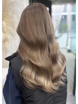 リア(riah) ダブルカラーミルクティーベージュレイヤーカット韓国ヘア