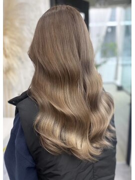 リア(riah) ダブルカラーミルクティーベージュレイヤーカット韓国ヘア