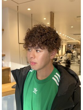 シアン 矢場町店(CYAN.) ブリーチ履歴に外国人風カーリーなプードルパーマ！