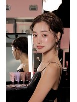 ウィクシー(wixy) 後れ毛×ツヤ感で魅せる大人まとめ髪