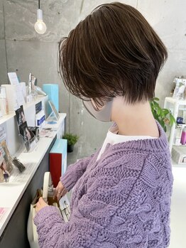 アルジャーノン コックス(ALGERNON COX)の写真/高いカット技術でナチュラルで可愛い"横顔美人"が叶う♪センス溢れるフォルムで顔周りもスッキリ◎