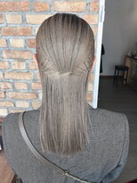 ココロヘアー マド(Cocolo hair MADO) シルバーグレージュ｜透明感｜大人ハイトーン/20代/30代/40代