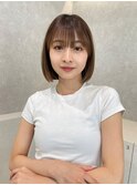 前髪グレージュ斜めバングデザインカラー