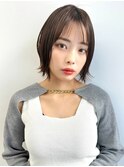 外ハネミディ　シースルーバング　アッシュブラック　ミニボブ