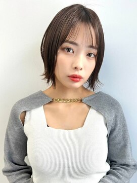 ヴェイン 渋谷(vain) 外ハネミディ　シースルーバング　アッシュブラック　ミニボブ