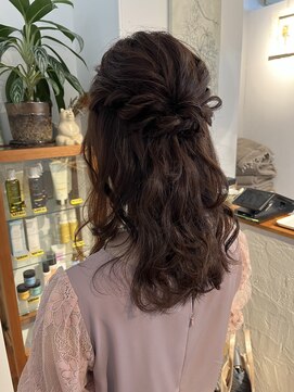 ハク アトリエ(HaKU atelier) ゆるふわ大人ガーリーハーフアップ