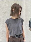 オリーブベージュ×切りっぱなしボブ