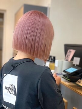 ネオリーブ クーロ(Neolive curro) ダブルカラー　ピンクボブ×ケアブリーチ　丸型卵型