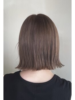 ソーコヘアー 海田駅前店(So-ko hair)の写真/髪と頭皮にも優しく、潤いと艶を与える≪ヴィラロドラ≫ダメージレス&低刺激&色持ちが良いと人気☆