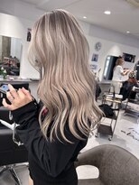 キング 高槻(K!ng) ハイライトカラーミルクティーベージュレイヤーカット