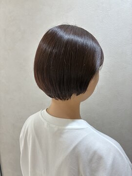 ハイヴィー(Hivi) レッドラベンダーカラー×丸みショートカット