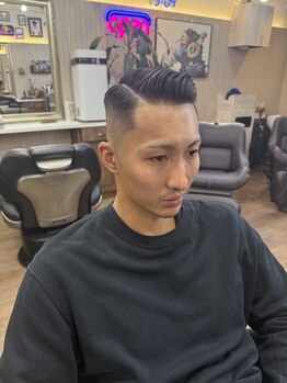 シックスバーバーショップ(SIX BARBER SHOP)の写真/【中野南口駅前1分】お仕事帰りにも通いやすい好立地!ビジネスで大事な第一印象を決める好印象スタイルを!