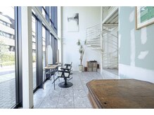 スー 代官山(suu)の雰囲気（陽の光がたっぷりと入る店内［代官山/ショートボブ］）