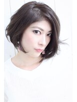 ディー(dee)&nbsp;dee ツヤ感グレージュ×柔らかボブ