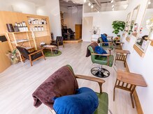 ヘアーガーデン シュシュ(hair garden chou chou)の雰囲気（カフェをイメージした店内は楽しい時間に☆）