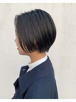 シー 岡崎(,SHE) やわらかショートボブ