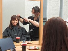 フリーWi-Fi&全てのお席にタブレットをご用意！また、種類豊富なドリンクサービスでおくつろぎ頂けます。