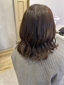 エレノア 梅田店(Eleanor) ベージュカラー