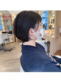 艶グレージュ×手ぐしでまとまるショートボブ