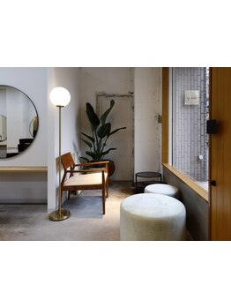 お客様にじっくり向き合うため≪完全予約制≫リラックスできる空間と信頼の技術で"なりたい"を形に。