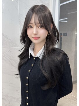 透明感ブラック×レイヤーカット