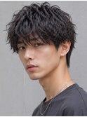 波巻きスパイラルパーマ 波打ちパーマ ツーブロックマッシュ