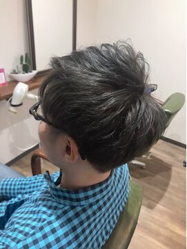 ラグリリーフ(Rug Relief) ブリーチなしブルージュカラー×束感ツーブロック