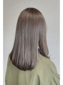 ホワイトブロンドオリーブカラーロングヘアーレイヤーカット