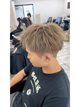 オットット(OttottO) ホワイトベージュショート