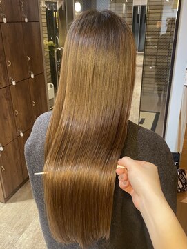 ヌーズ(Nuuds) 艶感ストレートヘア