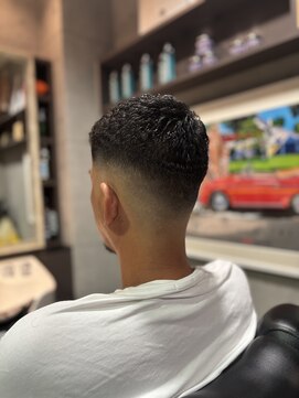 グロウヘアワークス(grow hair works) スキンフェード×アイロンパーマ