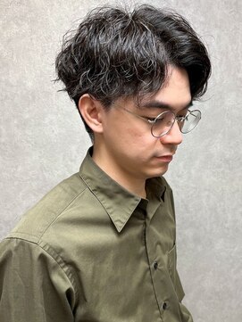 ステラ(STELLA) 波巻きパーマ アップバング ツーブロックマッシュ 30代