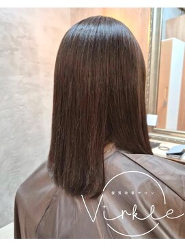 ヴァークル(Virkle) 艶感ミディアムストレート