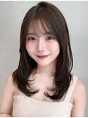 美髪ダークアッシュ大人ガーリーミディアムレイヤーカット